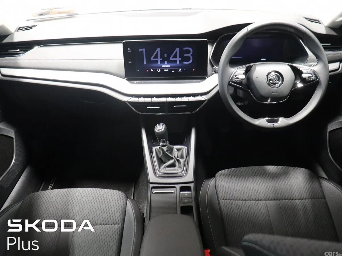 Skoda Octavia Saloon, Petrol, 2023, Grey