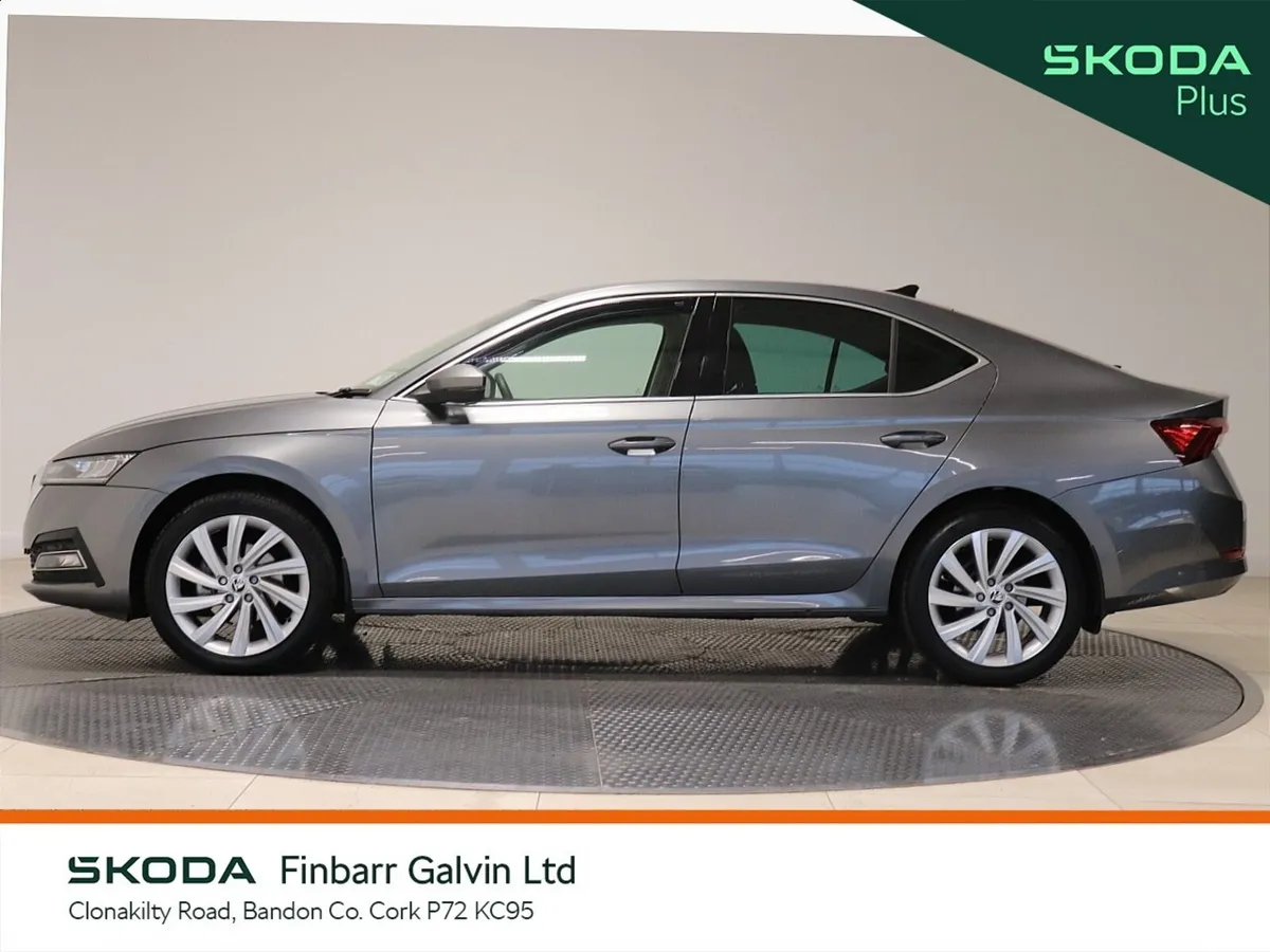 Skoda Octavia Saloon, Petrol, 2023, Grey