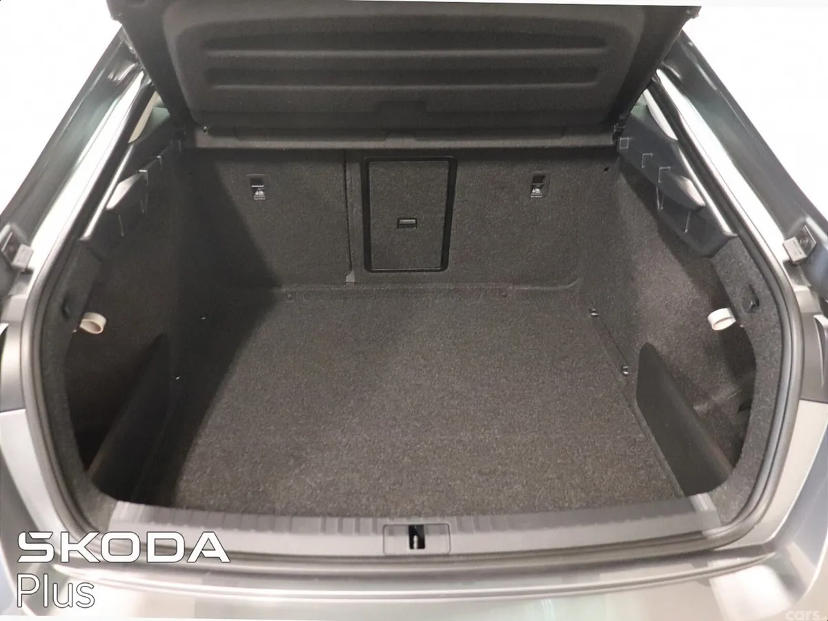 Skoda Octavia Saloon, Petrol, 2023, Grey