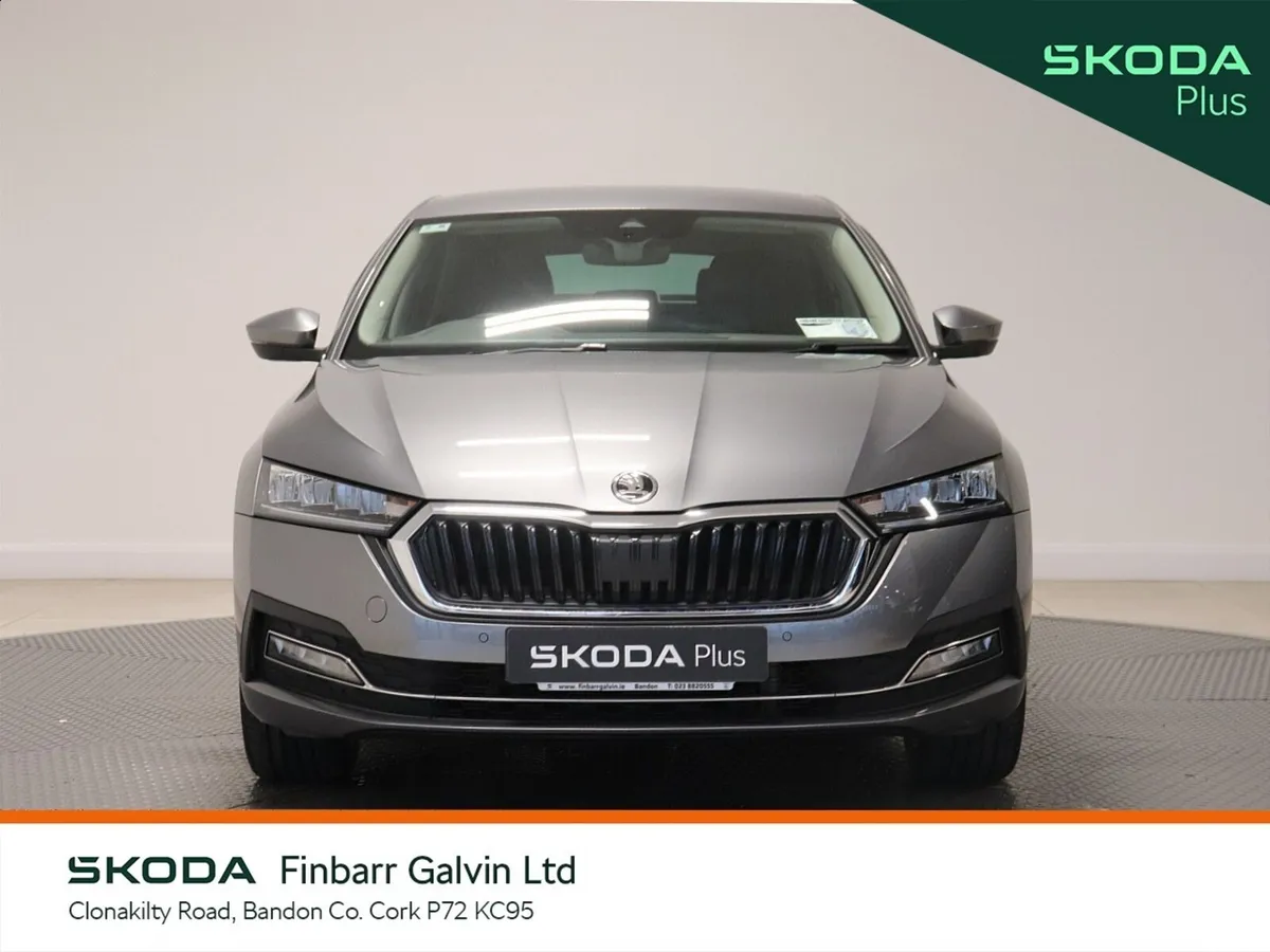 Skoda Octavia Saloon, Petrol, 2023, Grey