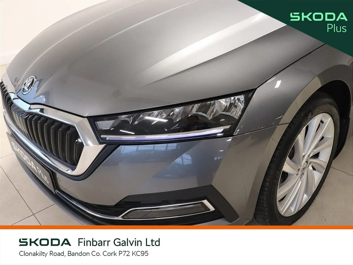 Skoda Octavia Saloon, Petrol, 2023, Grey