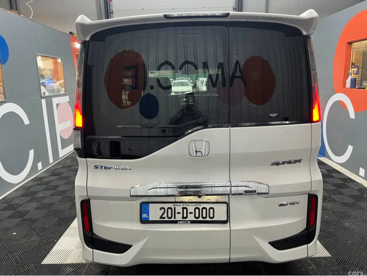 Honda Stepwagon MPV, Petrol Hybrid, 2020, White
