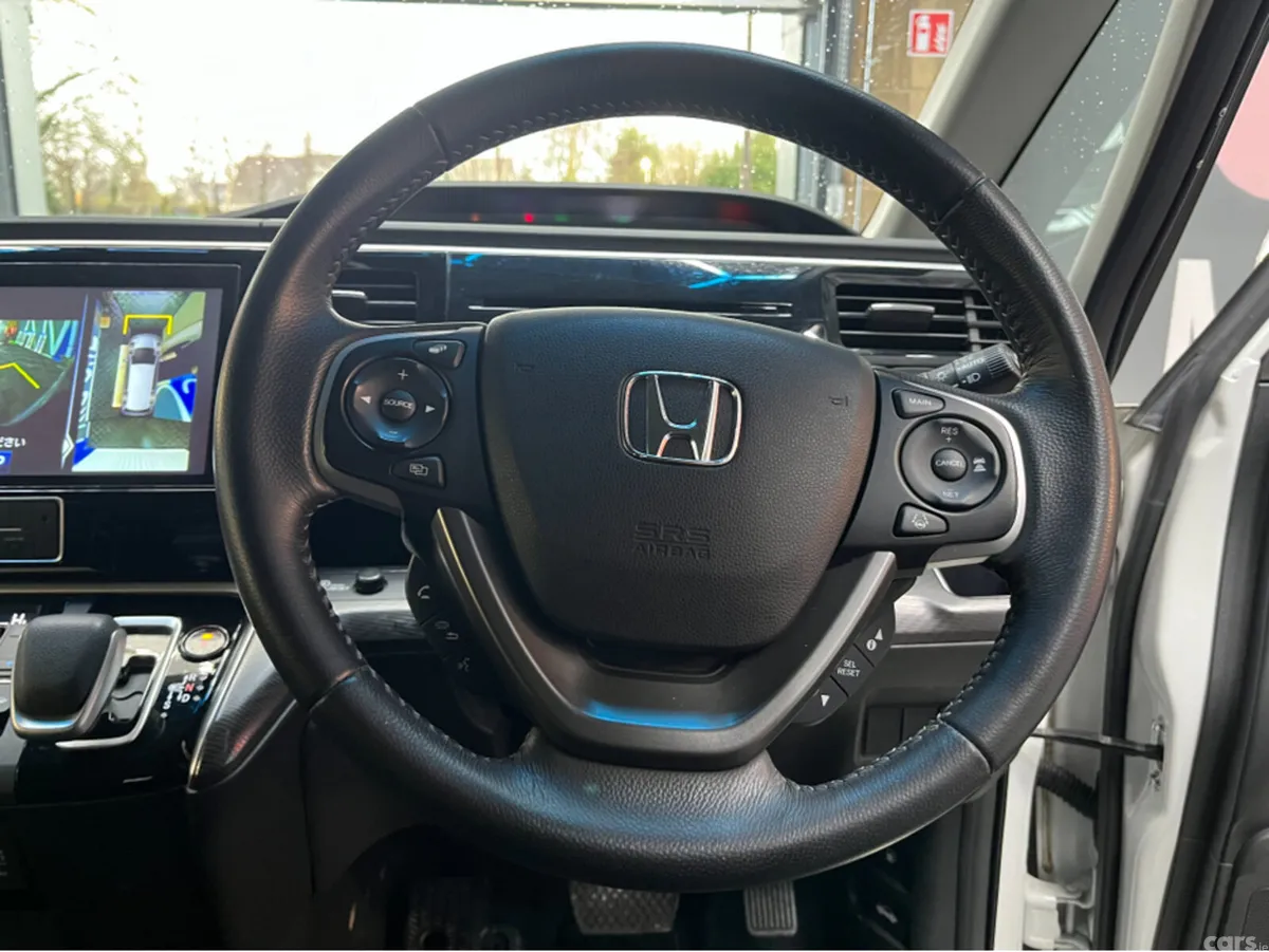 Honda Stepwagon MPV, Petrol Hybrid, 2020, White