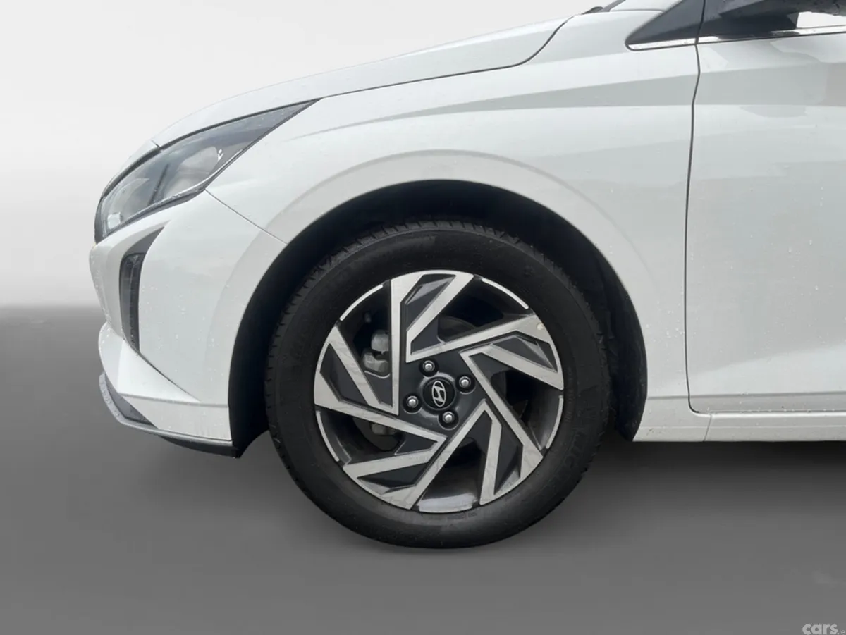 Hyundai i20 Hatchback, Petrol, 2025, White