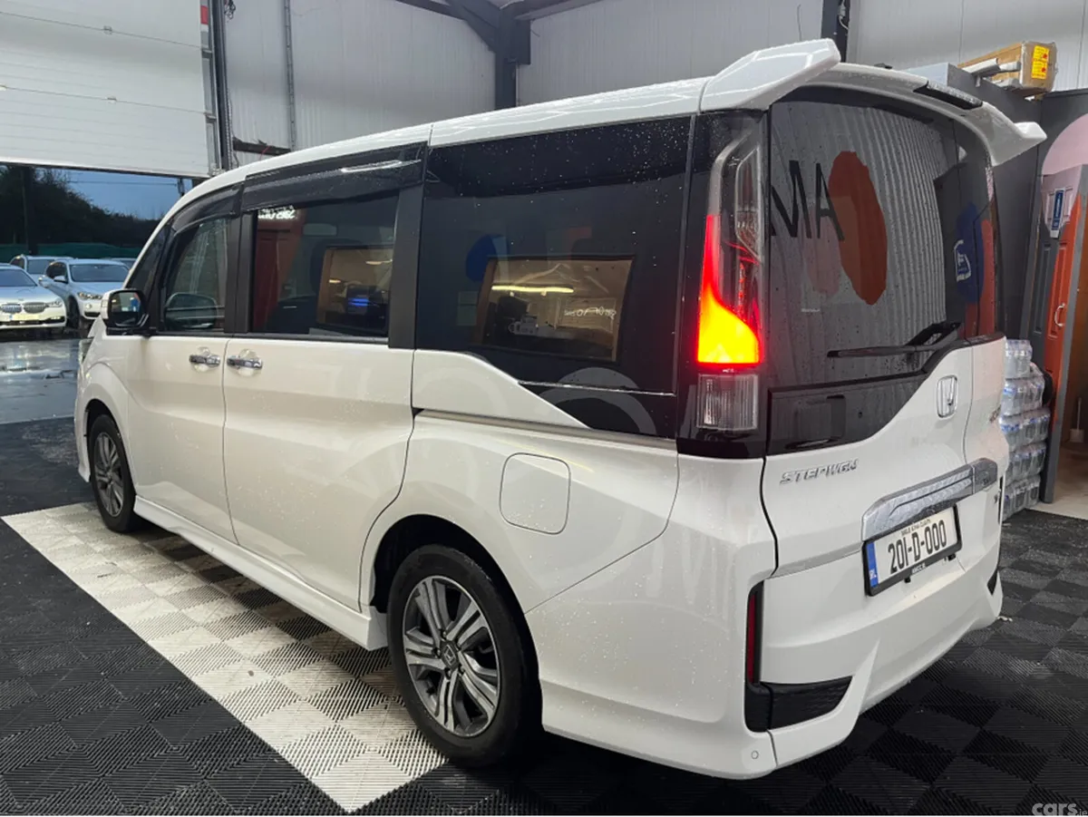 Honda Stepwagon MPV, Petrol Hybrid, 2020, White