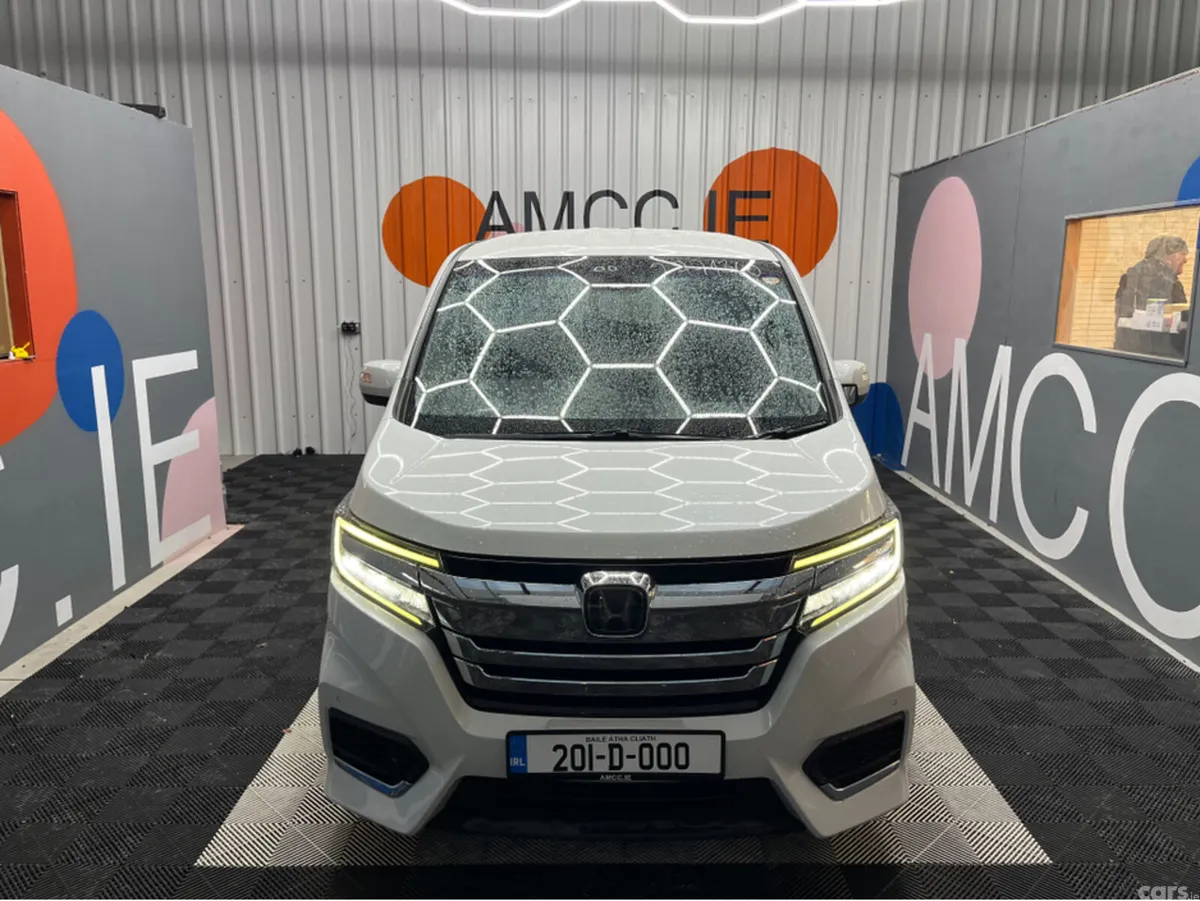 Honda Stepwagon MPV, Petrol Hybrid, 2020, White