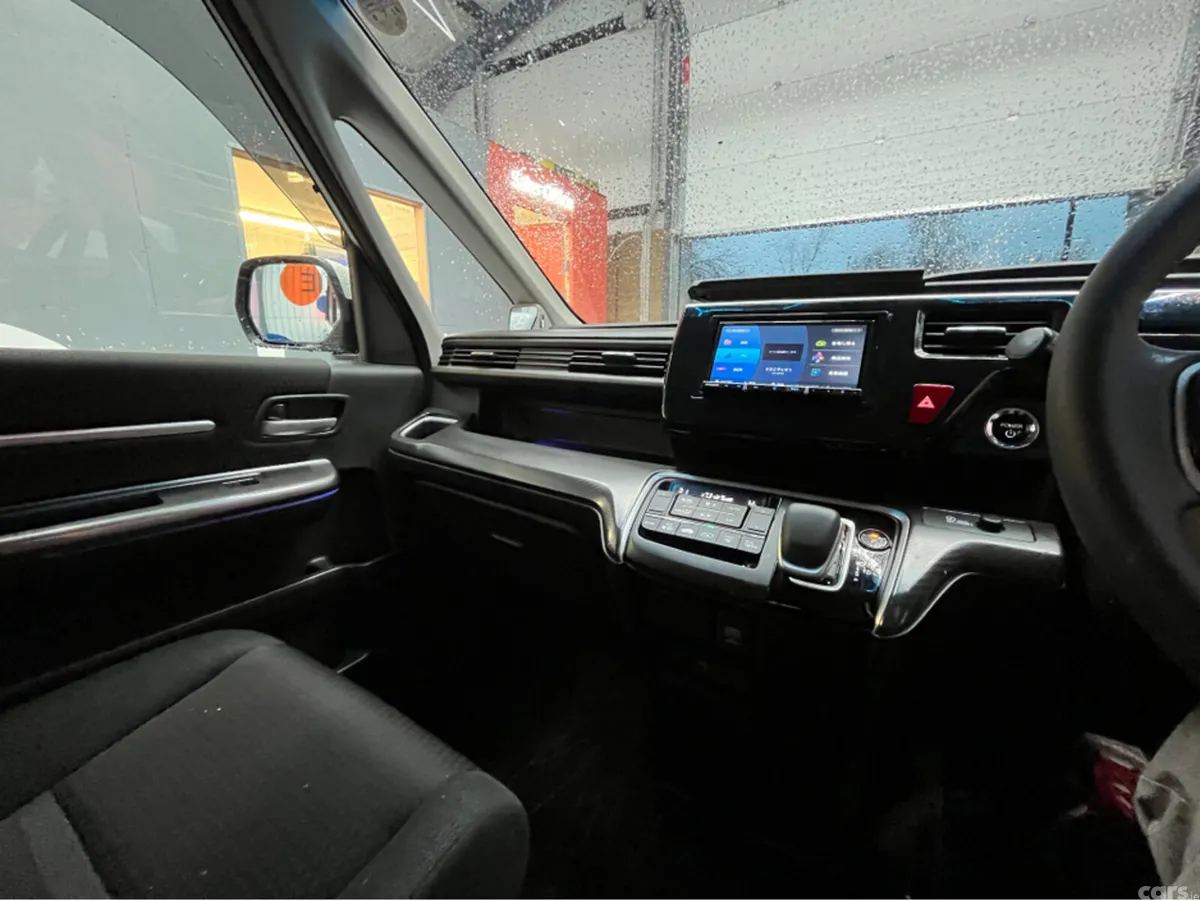 Honda Stepwagon MPV, Petrol Hybrid, 2020, White