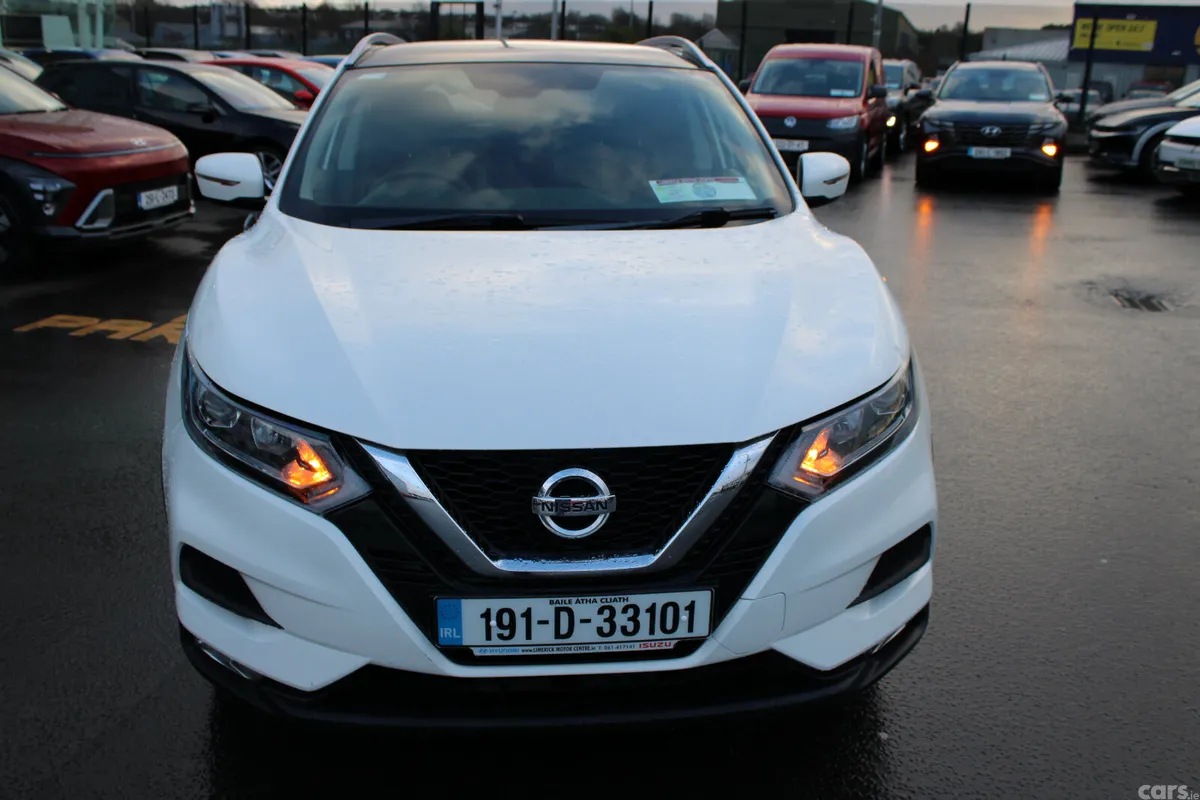Nissan Qashqai MPV, Petrol, 2019, White