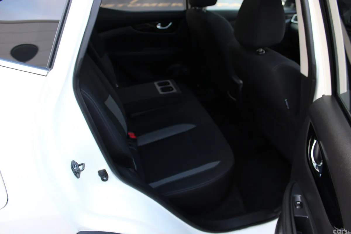 Nissan Qashqai MPV, Petrol, 2019, White