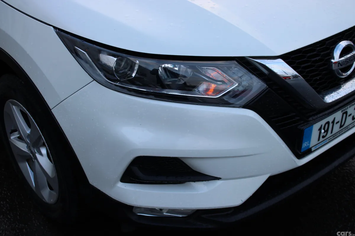 Nissan Qashqai MPV, Petrol, 2019, White