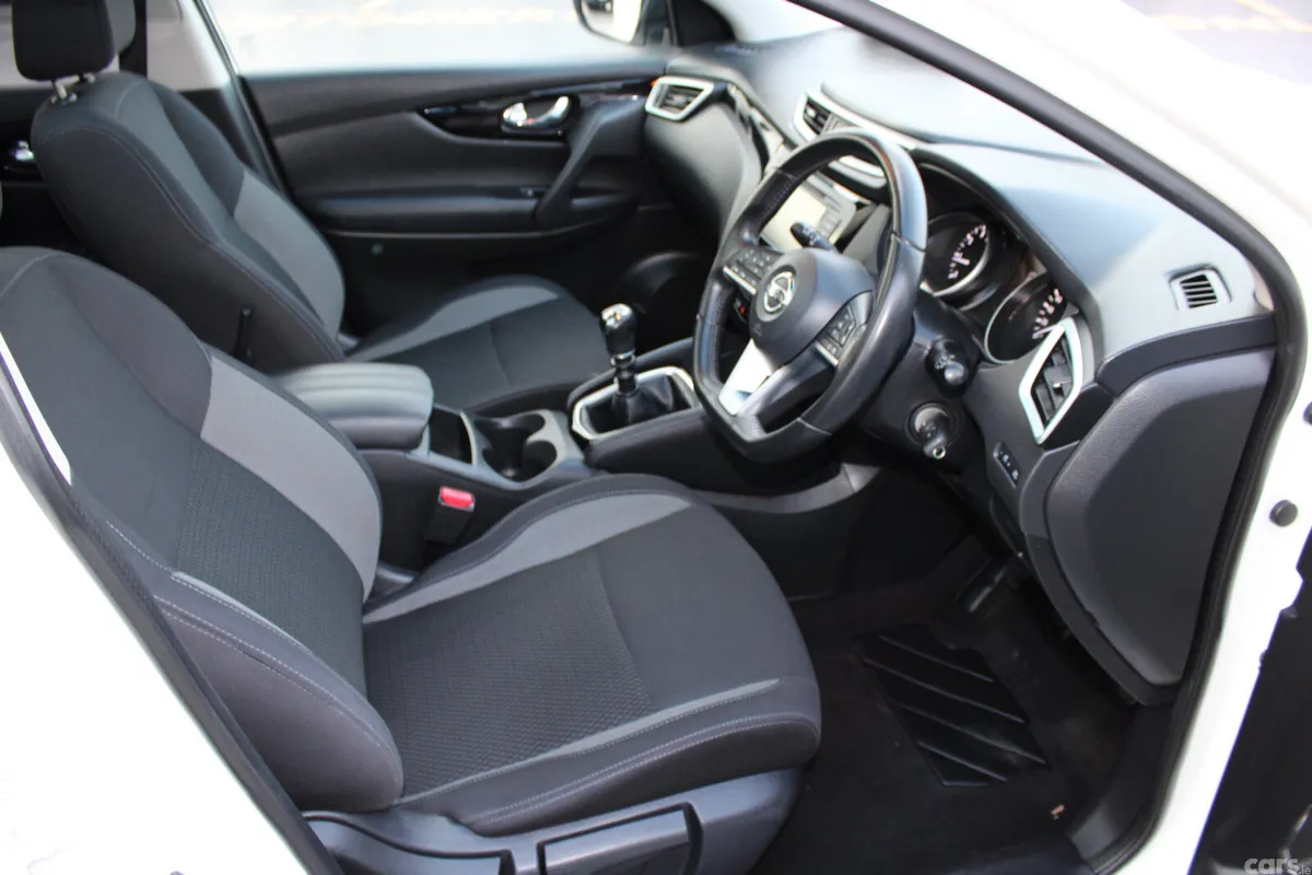 Nissan Qashqai MPV, Petrol, 2019, White