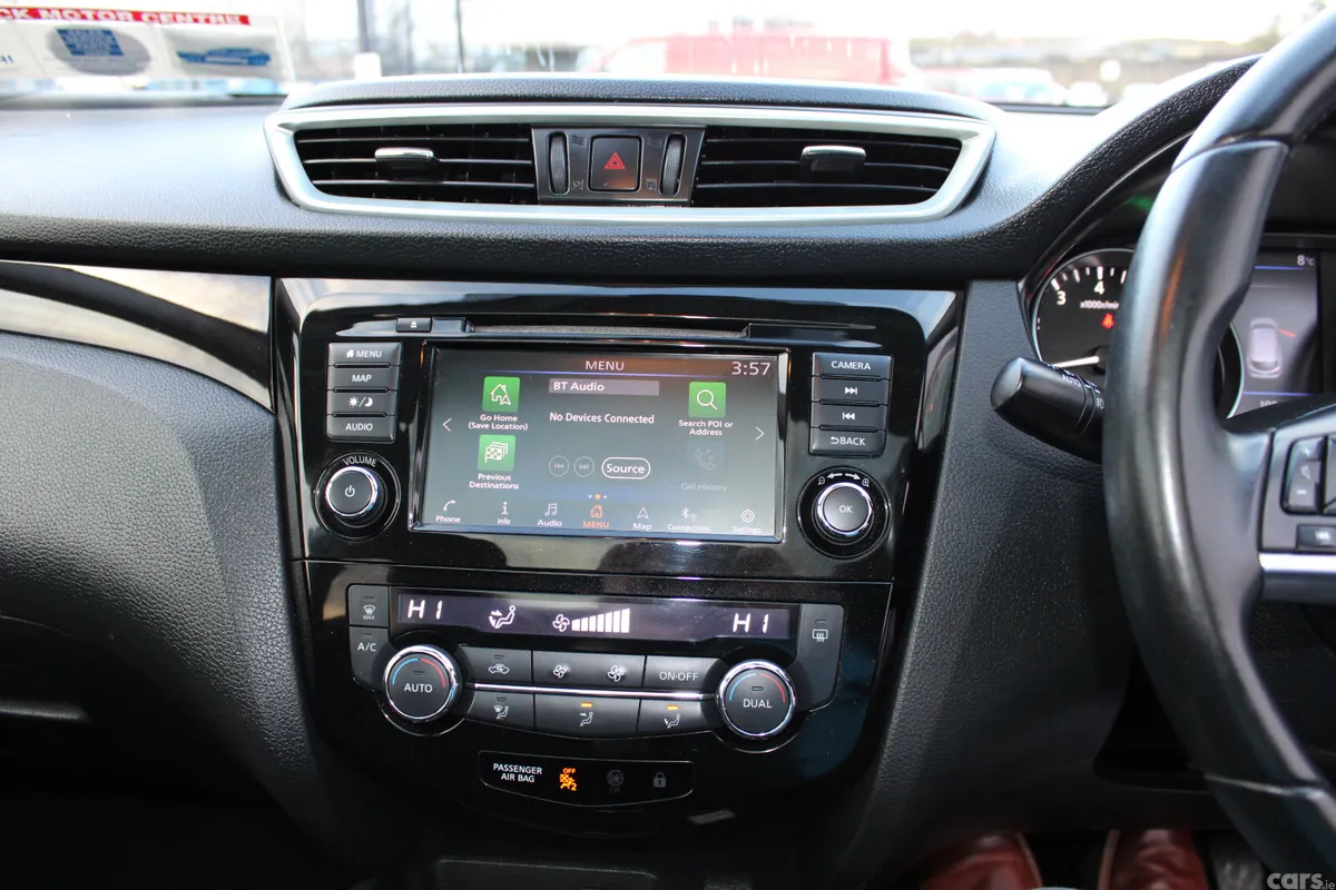 Nissan Qashqai MPV, Petrol, 2019, White