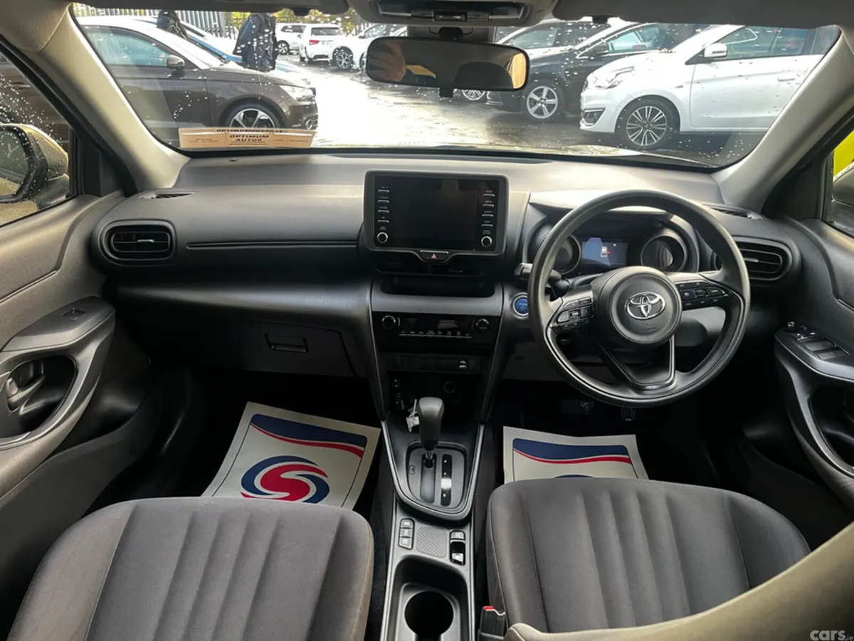 Toyota Yaris Cross Hatchback, Petrol Hybrid, 2021, Yellow