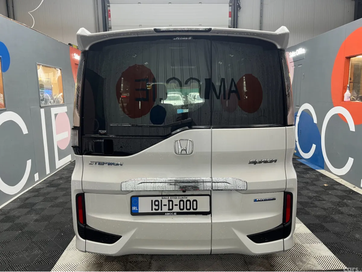 Honda Stepwagon MPV, Petrol Hybrid, 2019, White