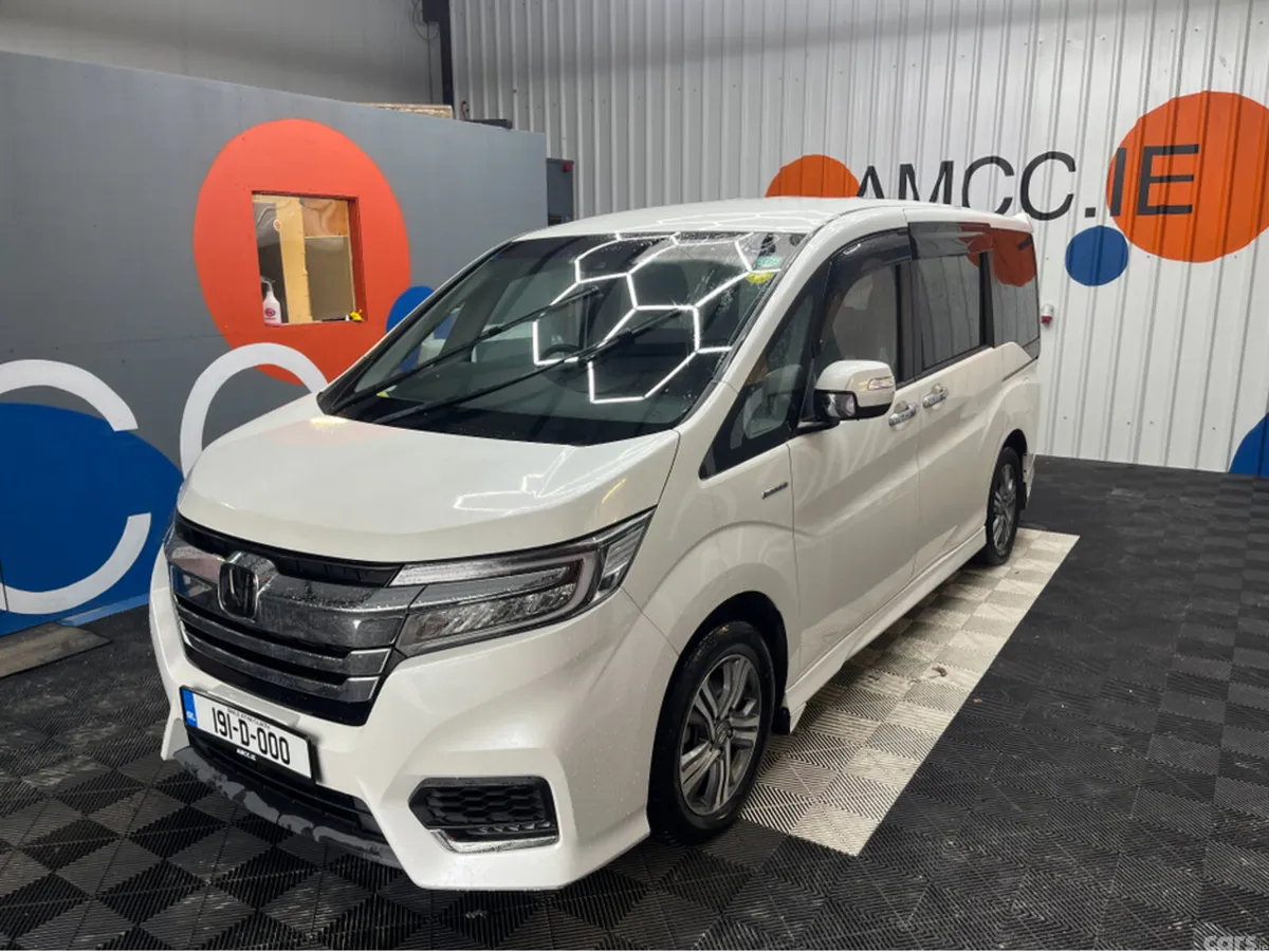 Honda Stepwagon MPV, Petrol Hybrid, 2019, White