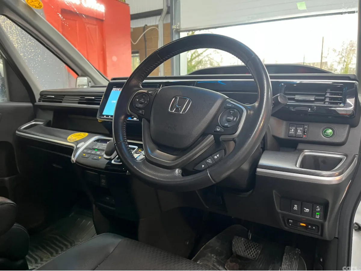 Honda Stepwagon MPV, Petrol Hybrid, 2019, White