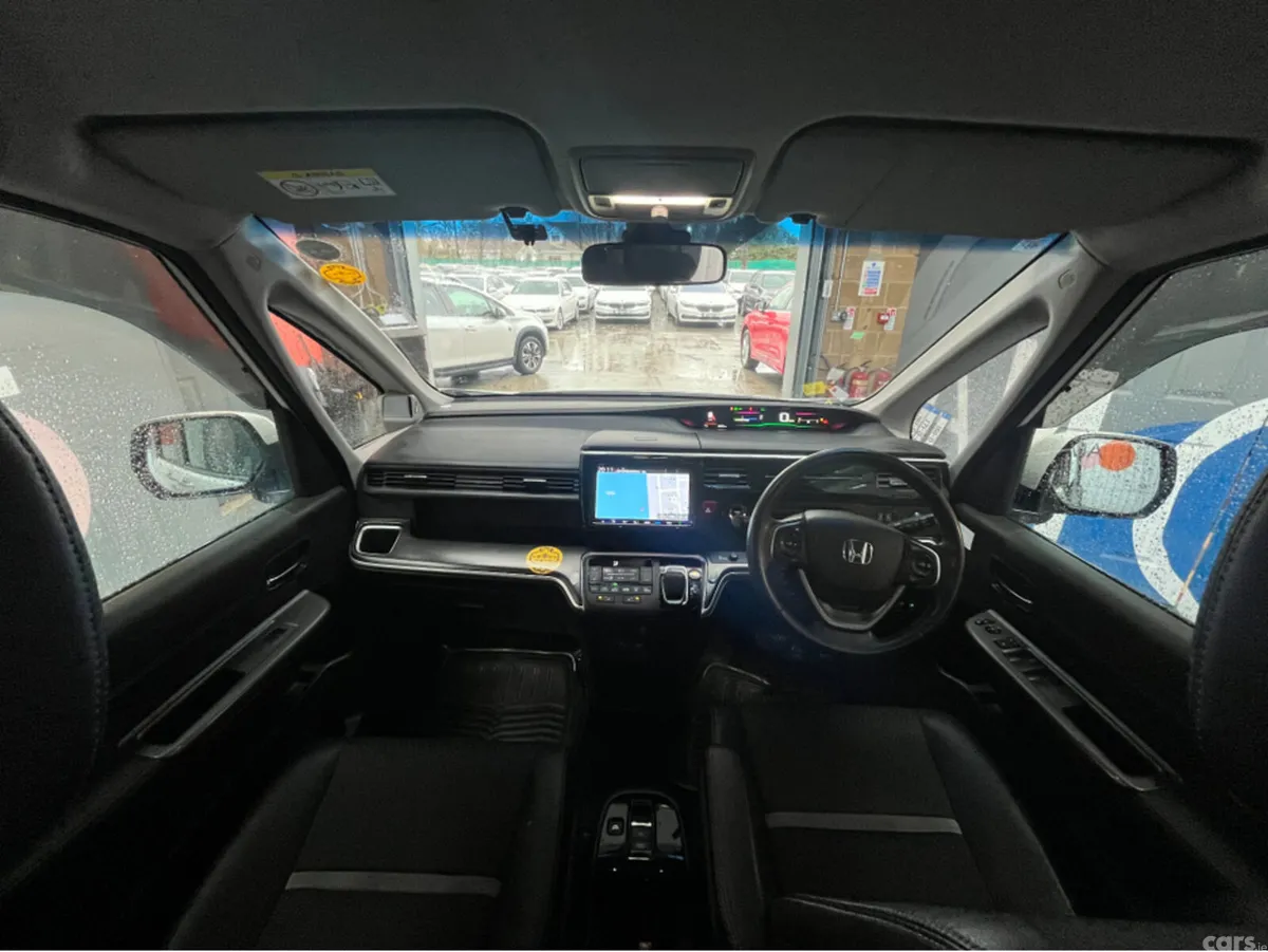 Honda Stepwagon MPV, Petrol Hybrid, 2019, White