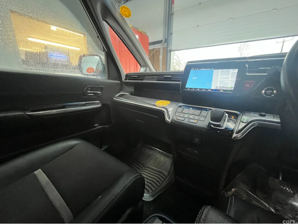 Honda Stepwagon MPV, Petrol Hybrid, 2019, White