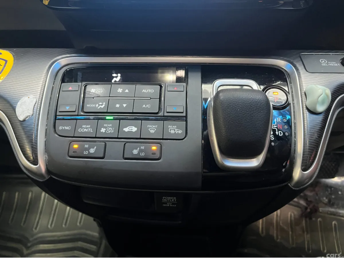 Honda Stepwagon MPV, Petrol Hybrid, 2019, White