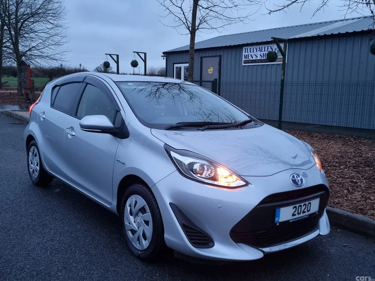 Toyota Aqua Hatchback, Petrol Hybrid, 2020, Silver
