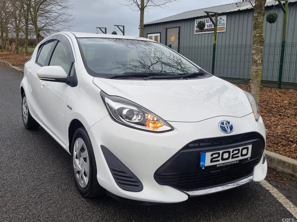 Toyota Aqua Hatchback, Petrol Hybrid, 2020, White