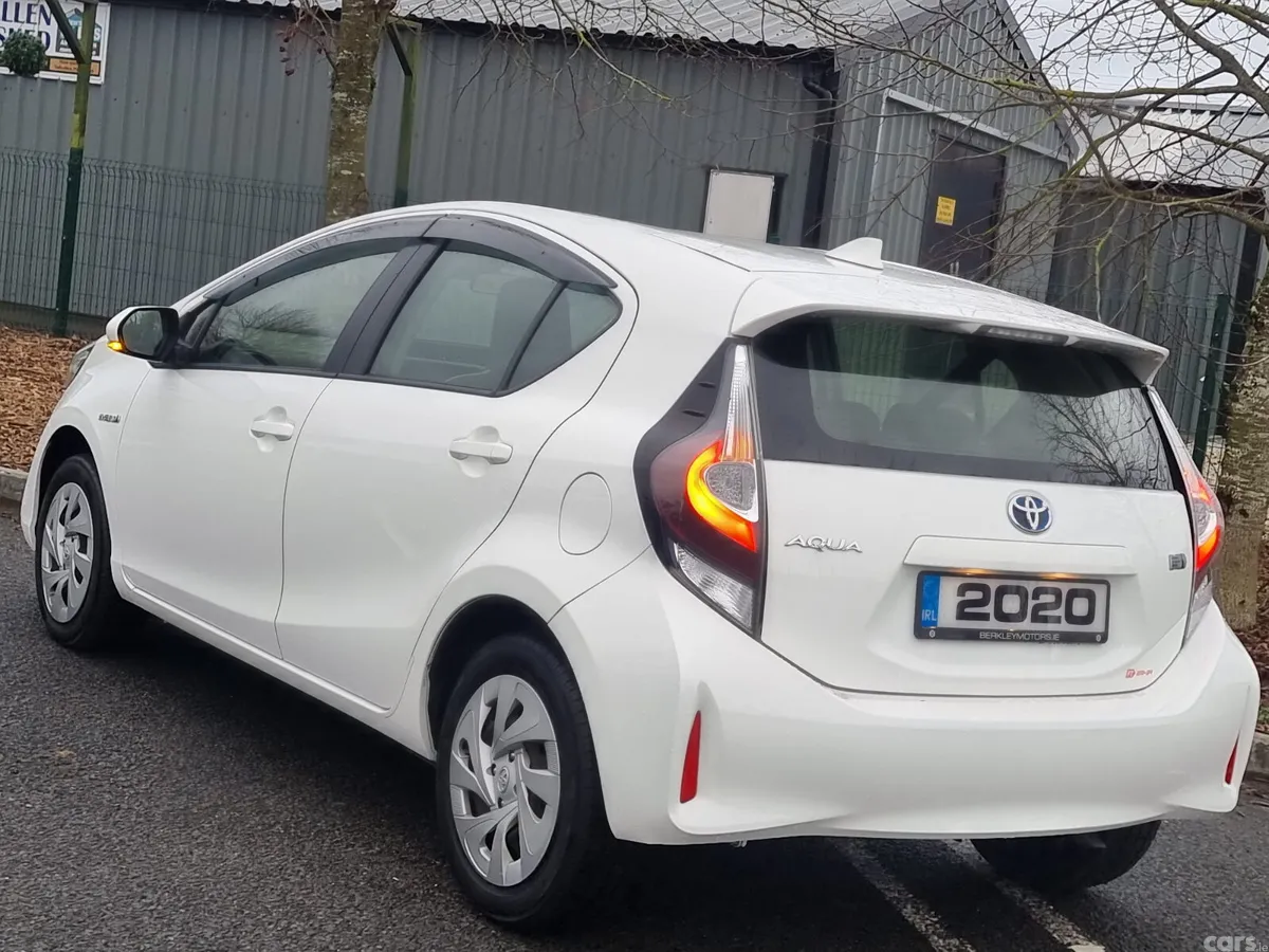 Toyota Aqua Hatchback, Petrol Hybrid, 2020, White