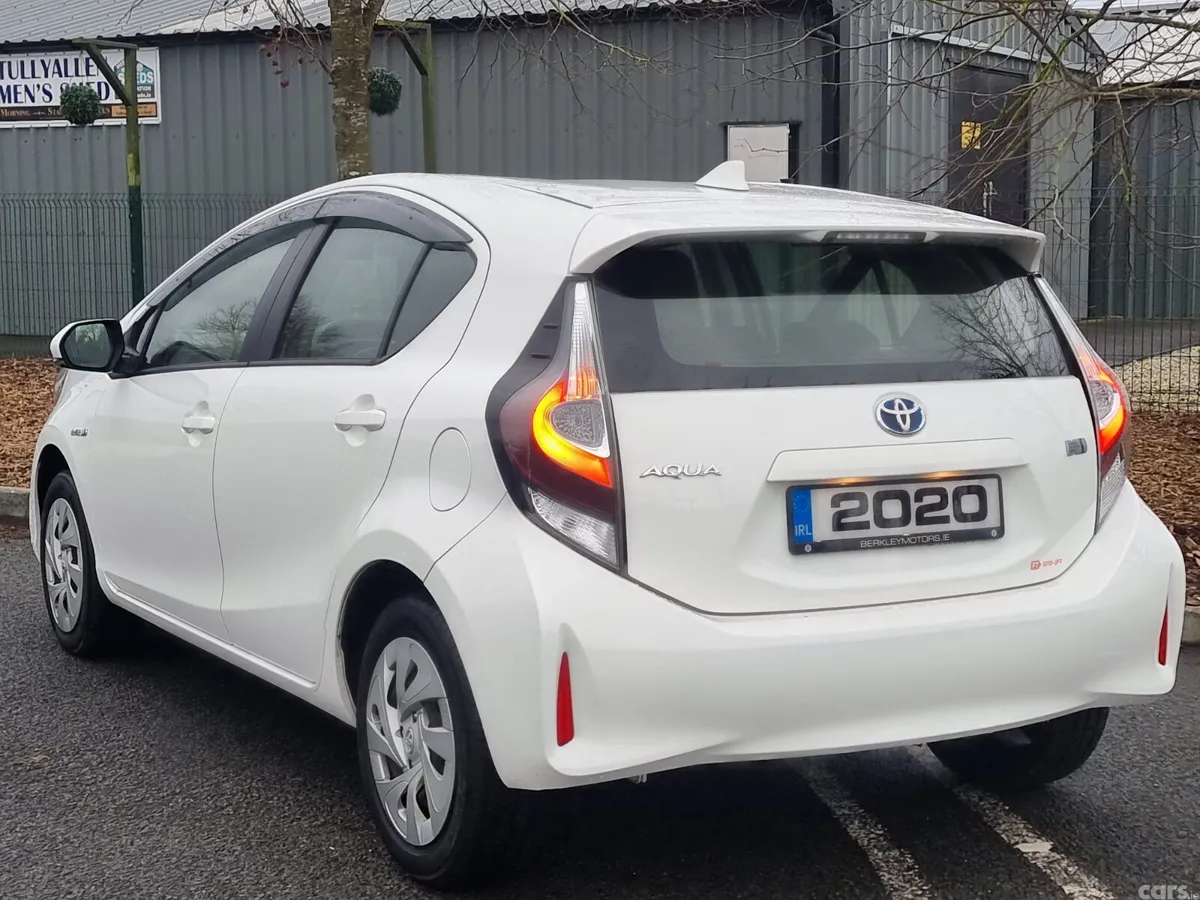 Toyota Aqua Hatchback, Petrol Hybrid, 2020, White