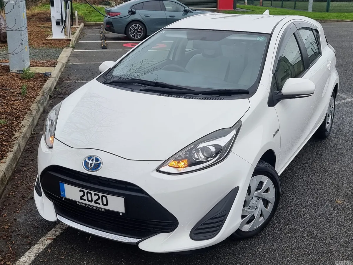 Toyota Aqua Hatchback, Petrol Hybrid, 2020, White