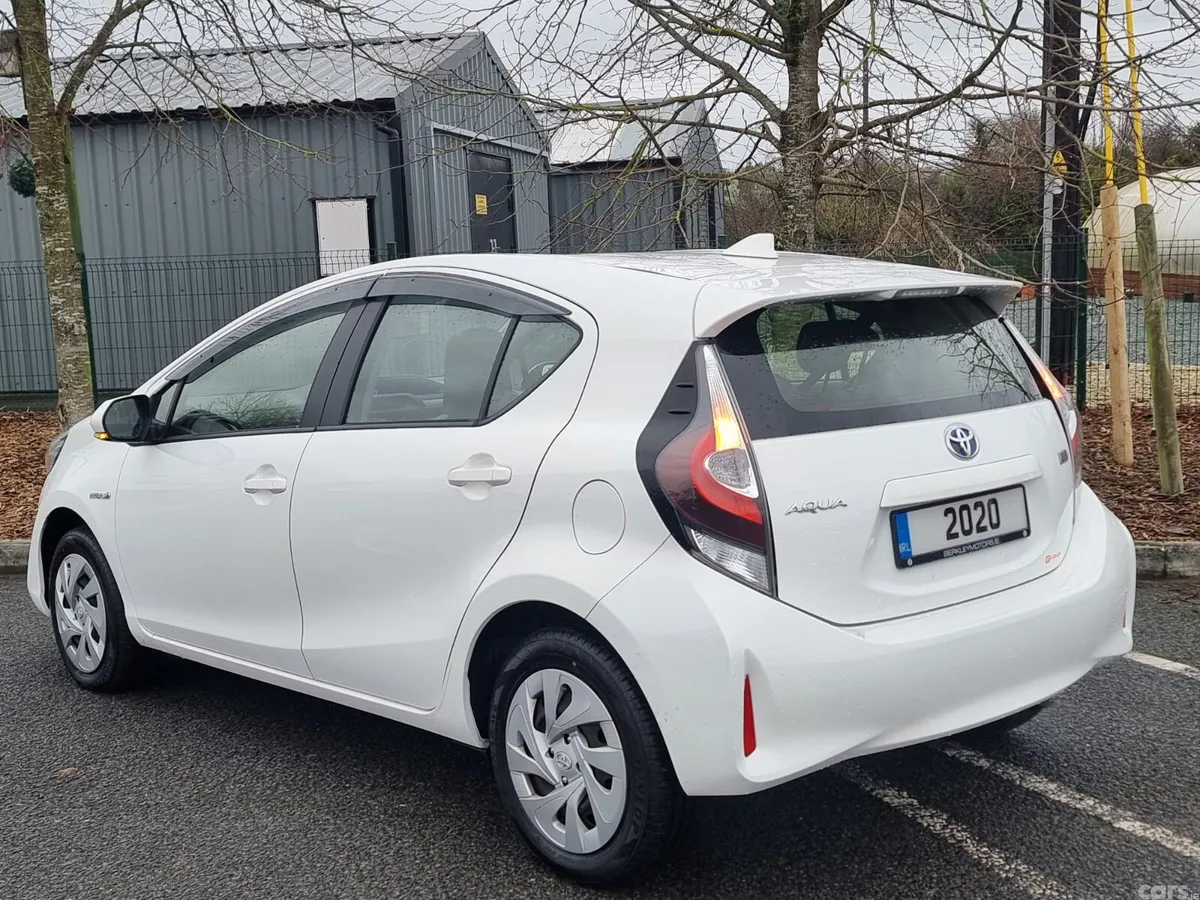 Toyota Aqua Hatchback, Petrol Hybrid, 2020, White