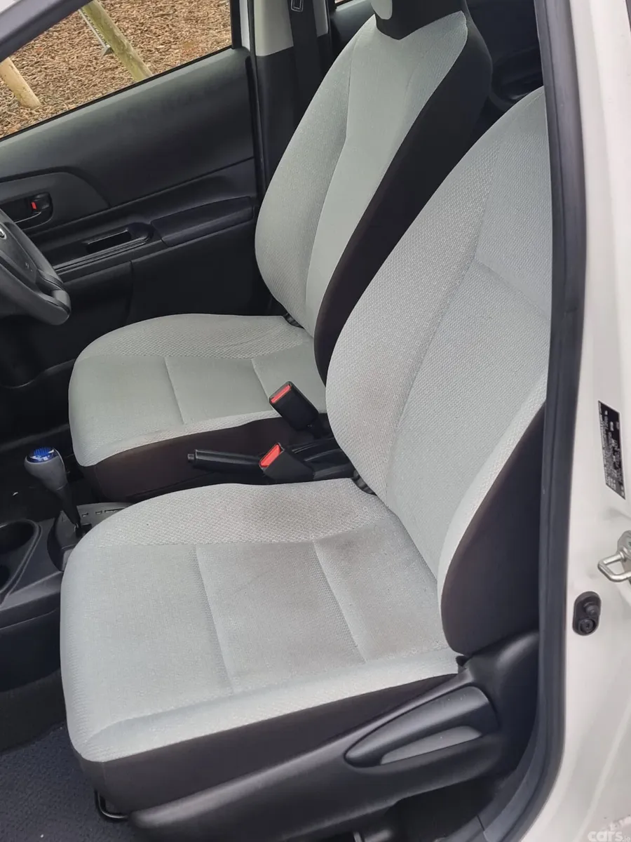 Toyota Aqua Hatchback, Petrol Hybrid, 2020, White