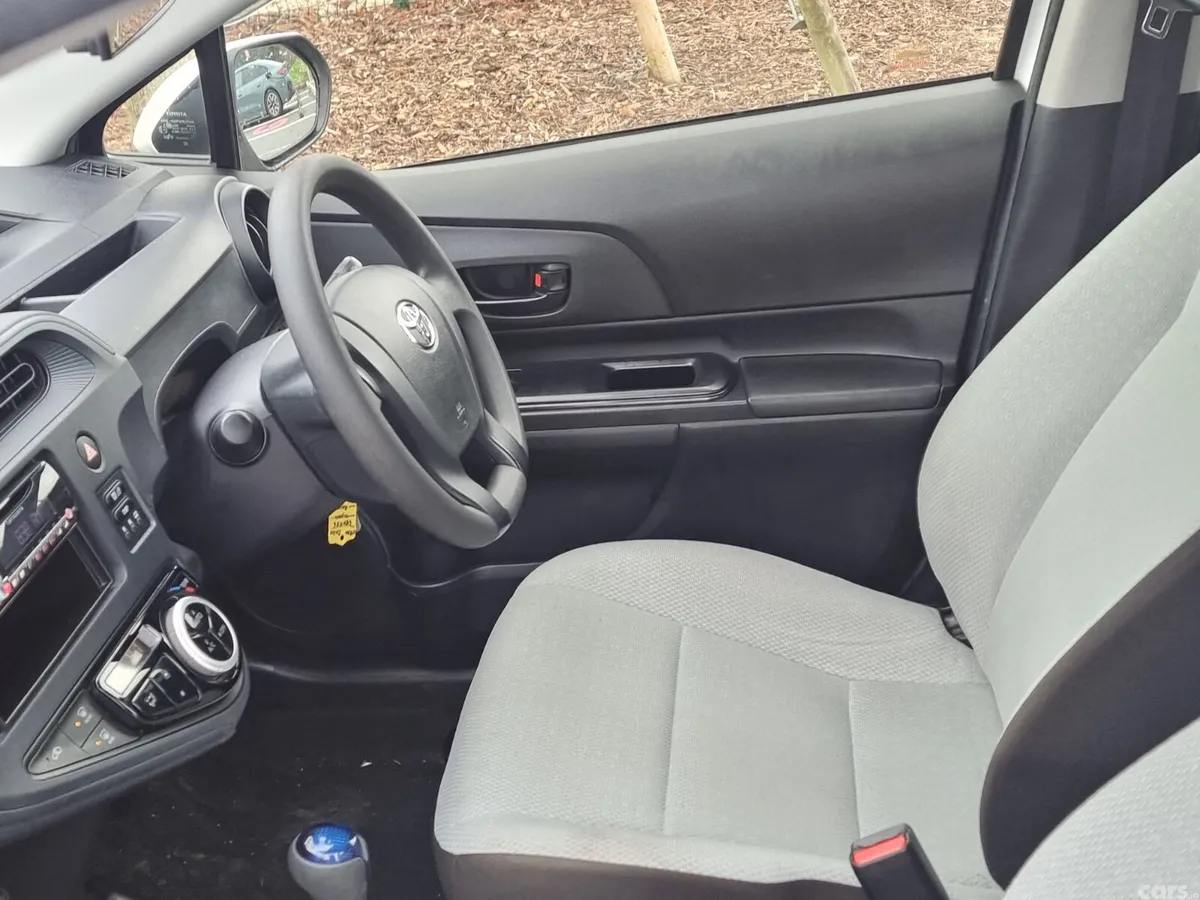 Toyota Aqua Hatchback, Petrol Hybrid, 2020, White