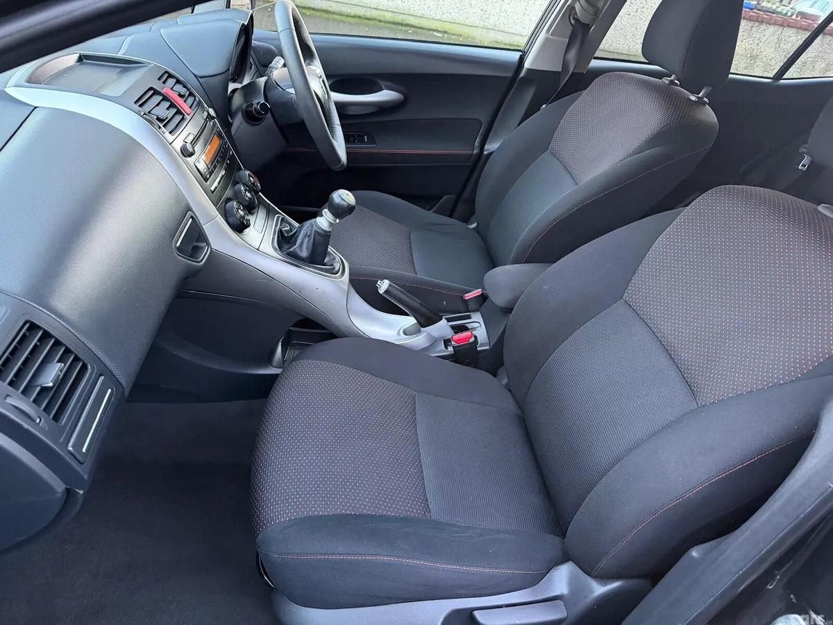 Toyota Auris Hatchback, Diesel, 2011, Black