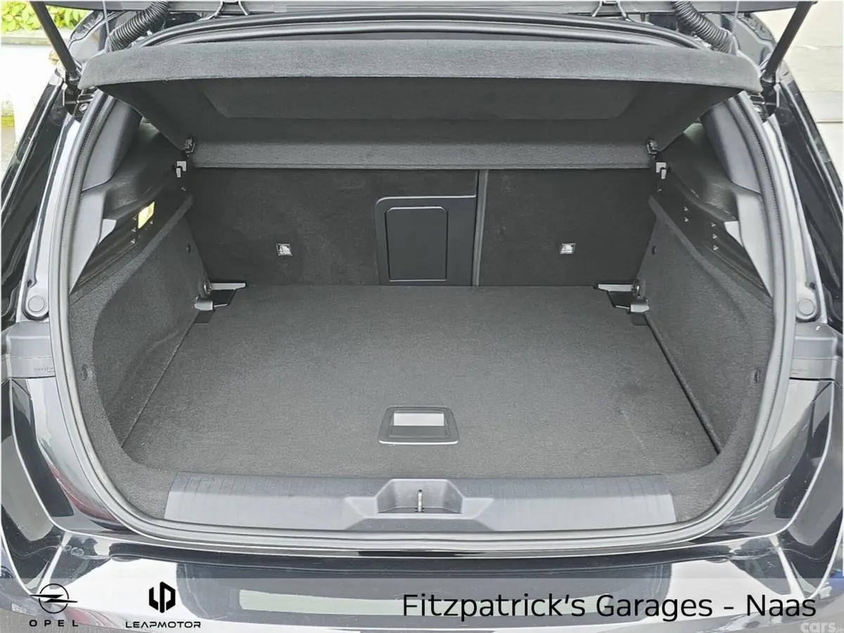 Opel Astra Hatchback, Petrol, 2025, Black