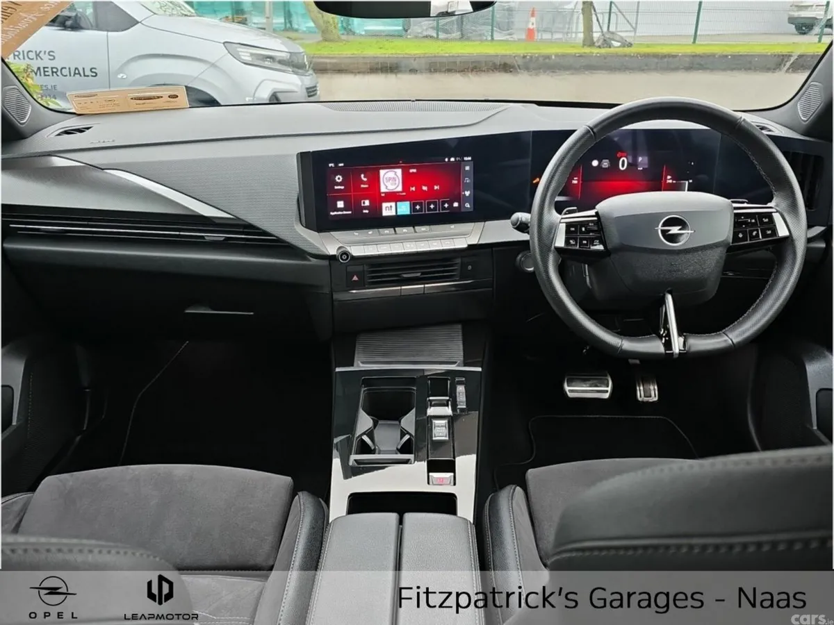 Opel Astra Hatchback, Petrol, 2025, Black