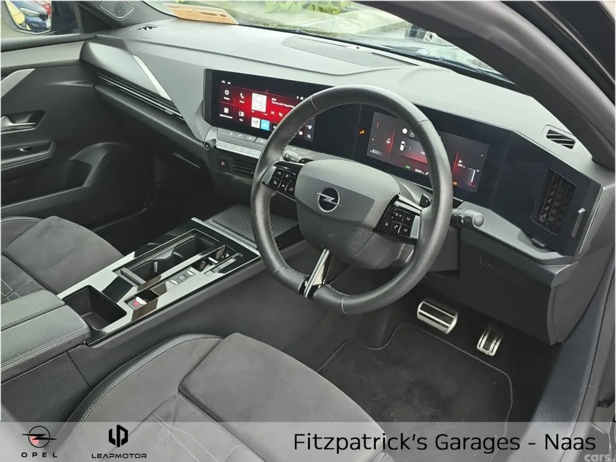 Opel Astra Hatchback, Petrol, 2025, Black