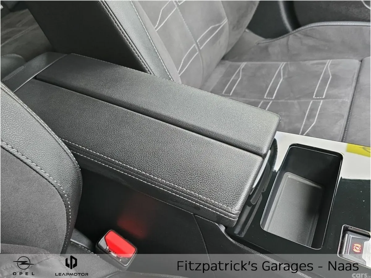 Opel Astra Hatchback, Petrol, 2025, Black