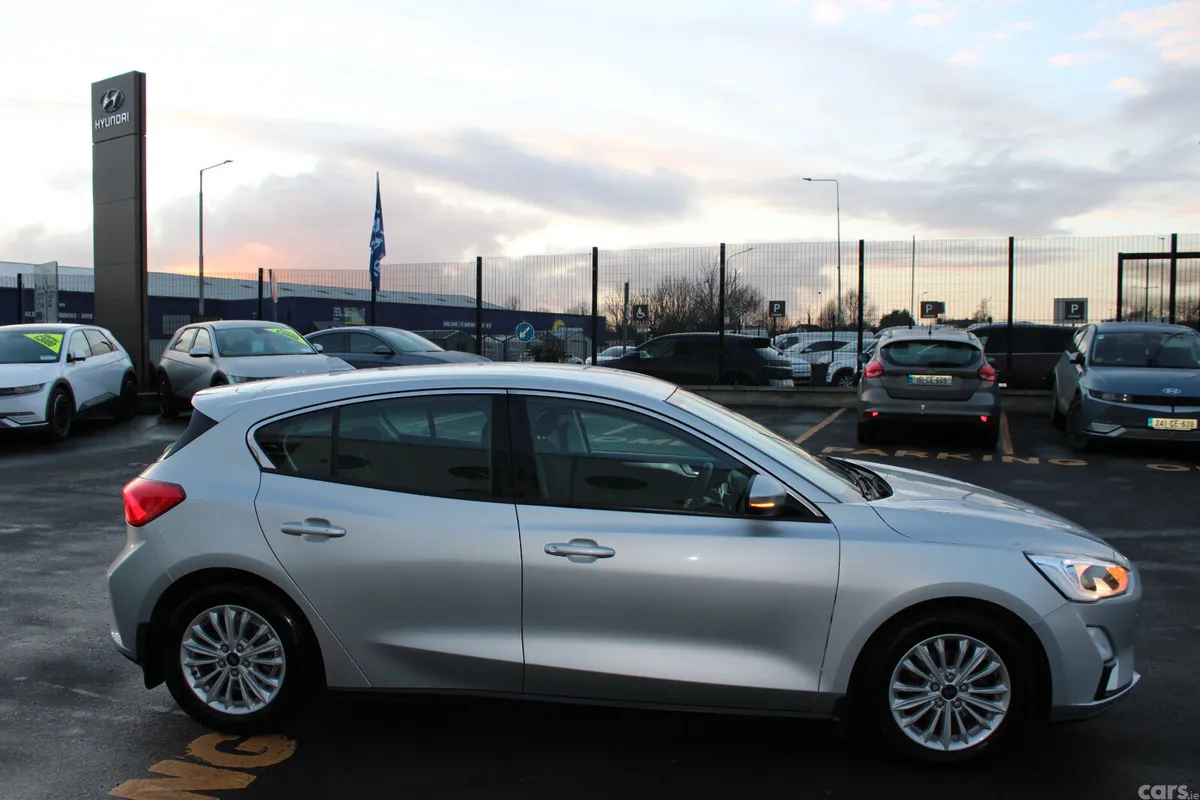 Ford Focus Hatchback, Petrol, 2020, Grey