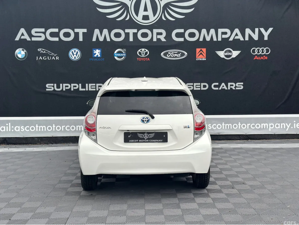 Toyota Aqua Hatchback, Petrol Hybrid, 2014, White