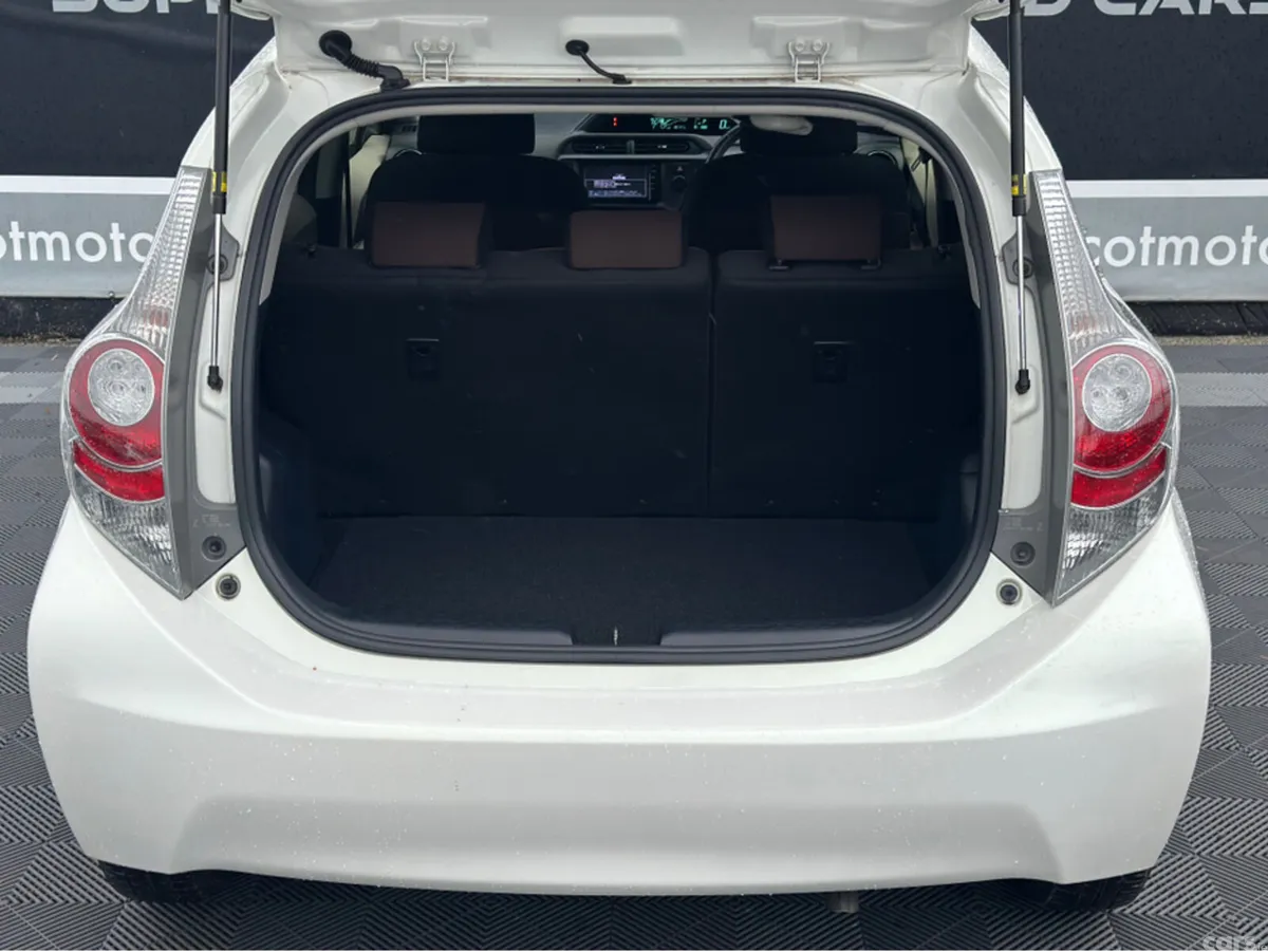 Toyota Aqua Hatchback, Petrol Hybrid, 2014, White
