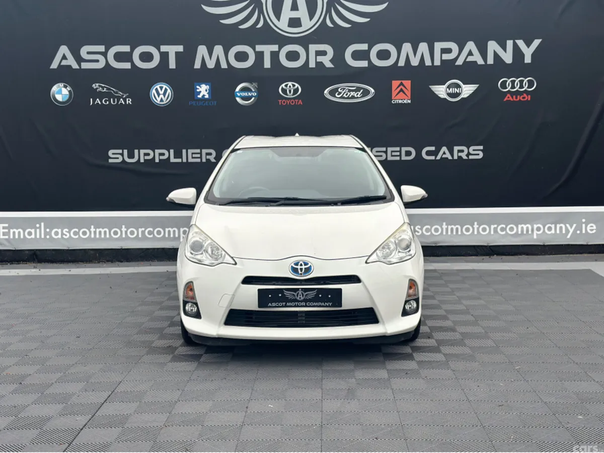 Toyota Aqua Hatchback, Petrol Hybrid, 2014, White