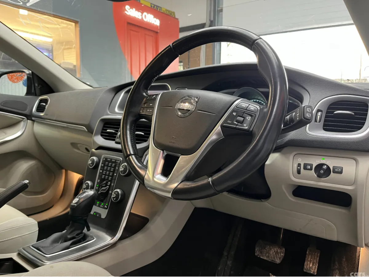 Volvo V40 Hatchback, Petrol, 2014, Blue