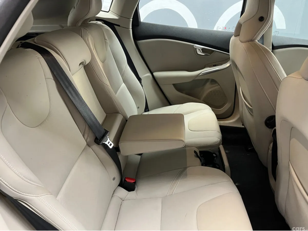 Volvo V40 Hatchback, Petrol, 2014, Blue