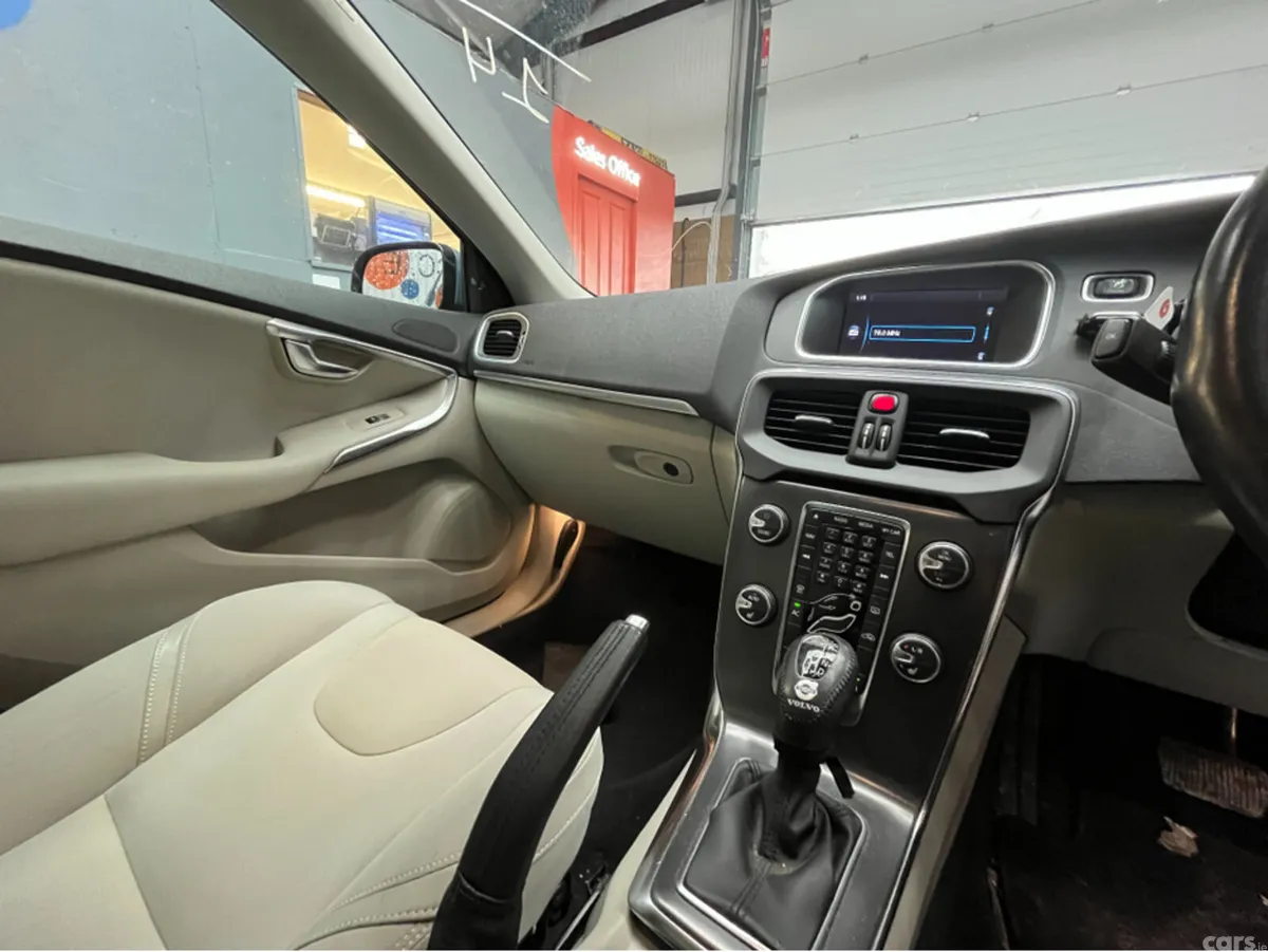 Volvo V40 Hatchback, Petrol, 2014, Blue