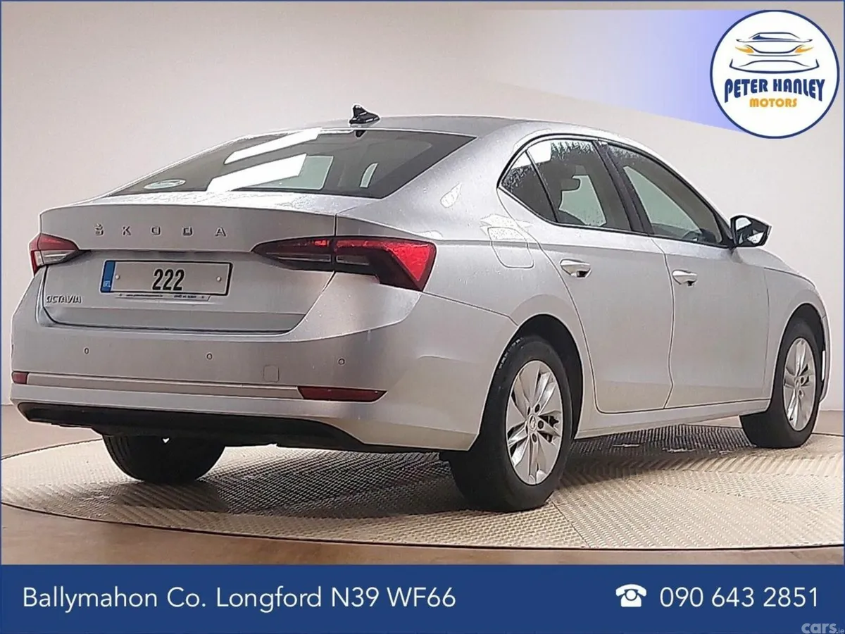 Skoda Octavia Hatchback, Diesel, 2022, Silver