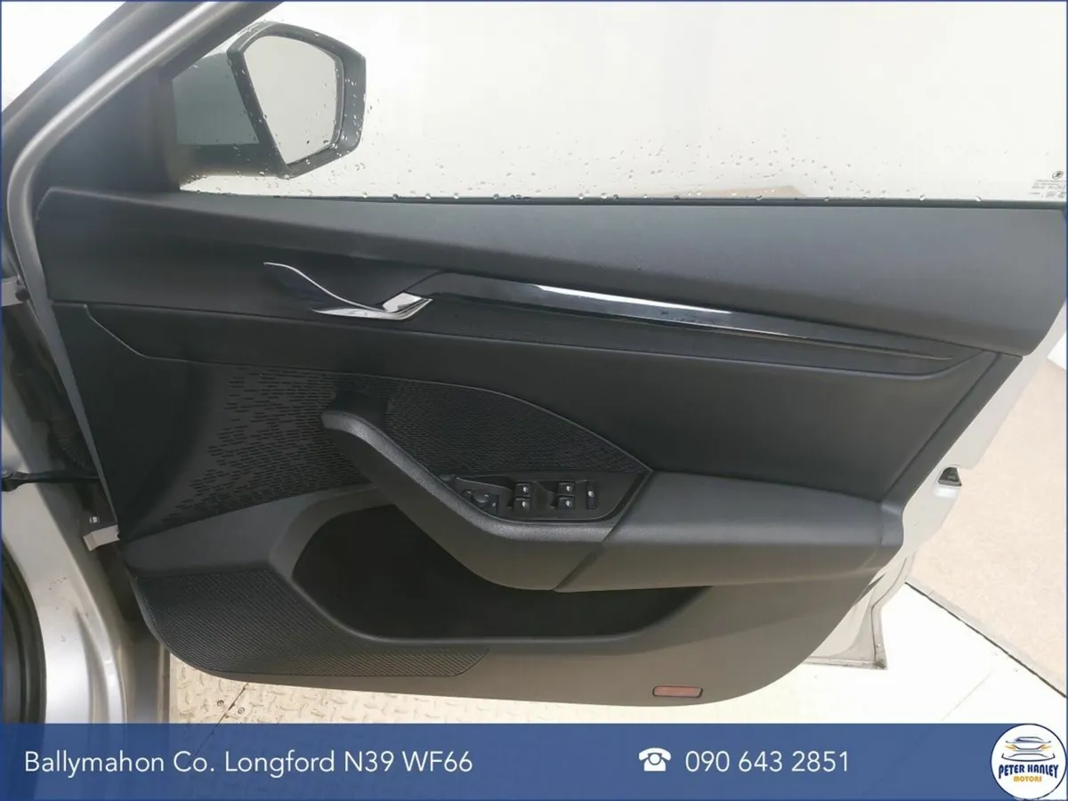 Skoda Octavia Hatchback, Diesel, 2022, Silver