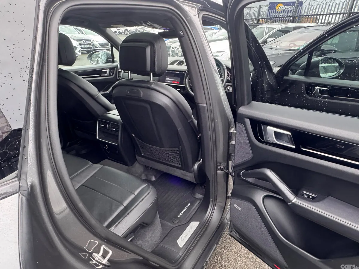 Porsche Cayenne SUV, Petrol Plug-in Hybrid, 2020, Grey