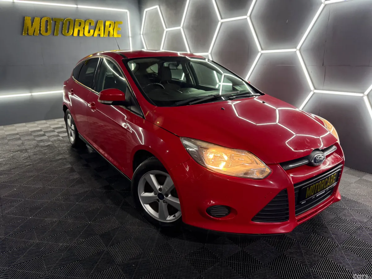 Ford Focus Hatchback, Diesel, 2011, Red
