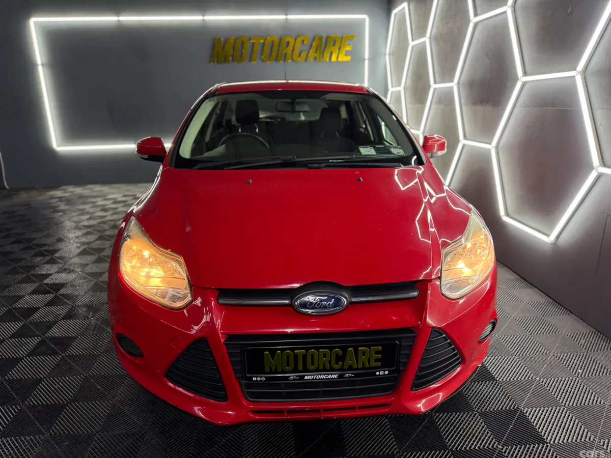 Ford Focus Hatchback, Diesel, 2011, Red