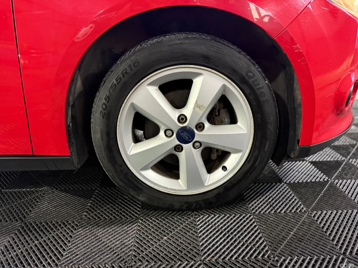 Ford Focus Hatchback, Diesel, 2011, Red