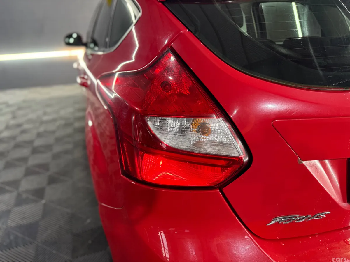 Ford Focus Hatchback, Diesel, 2011, Red